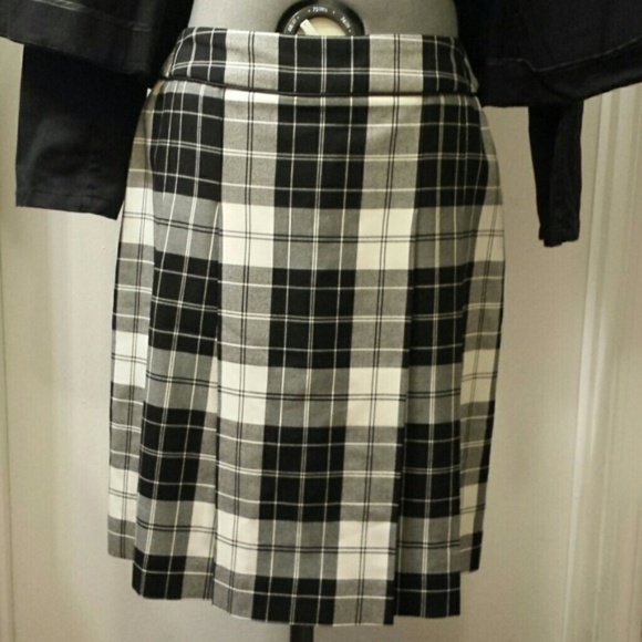Casual Corner Dresses & Skirts - Casual corner plaid wool pencil skirt, 6